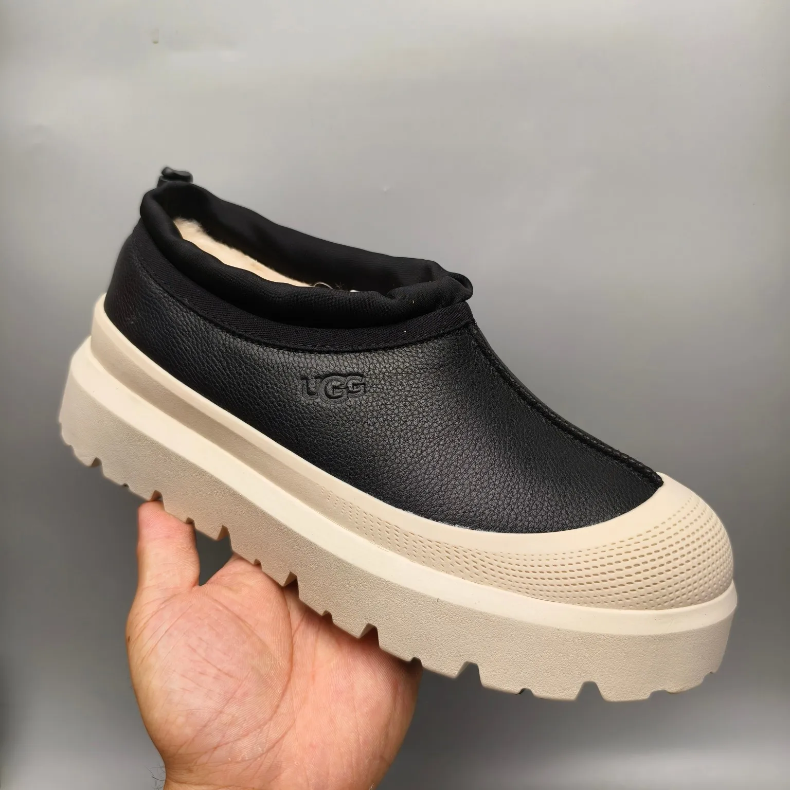 💰560 UGG sheepskin all-in-one snow boots 8351 Slip-on leather casual boots Color: White Black Size: 35-46